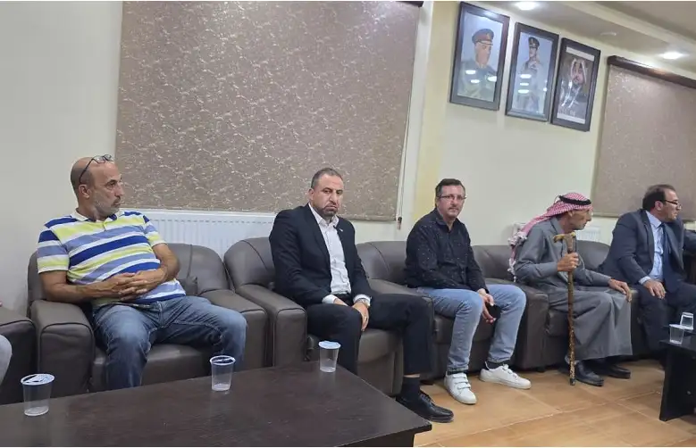 مشهد مؤثر للتسامح الأردني .. آل