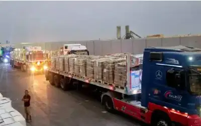 جنود إسرائيليون يعتدون على سائقي شاحنات