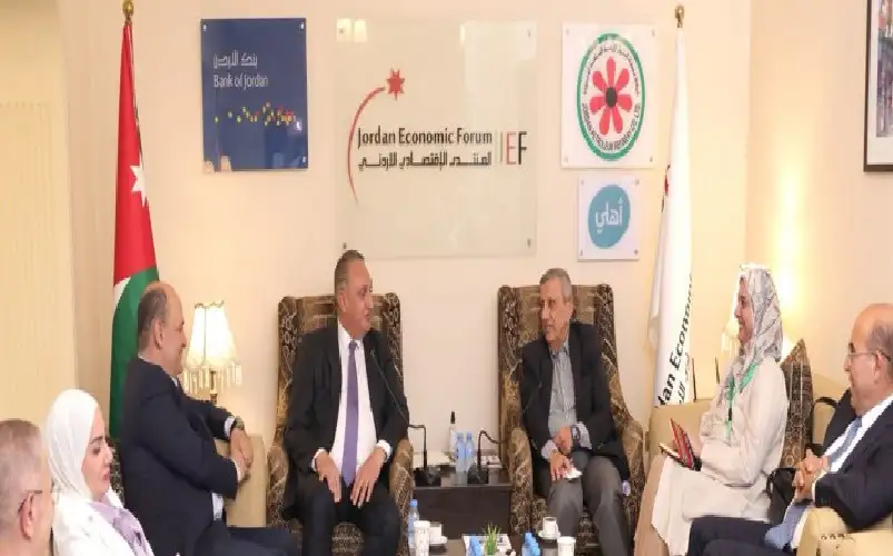 وزير البيئة: مبادرة لتوزيع أكياس قماشية