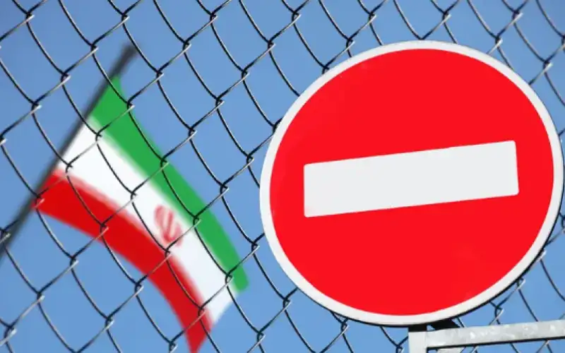 إيران تحذر من تفعيل العقوبات ..