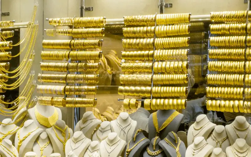 إلى المقبلين على الزواج .. تمهلوا