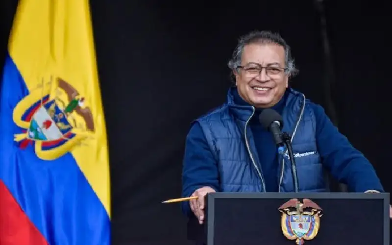 رئيس كولومبيا يدعو إلى محاكمة ترامب