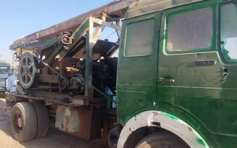 ضبط حفارة مخالفة واعتداء على خط