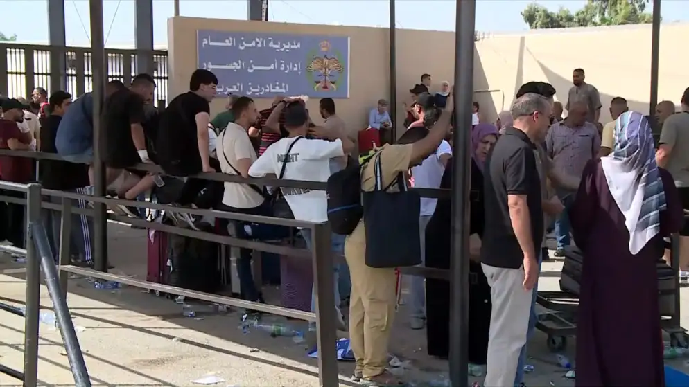 إعادة المسافرين من جسر الملك حسين