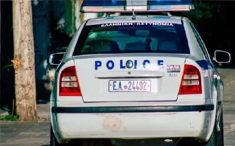 اليونان.. القبض على رجل لحيازته قطعا