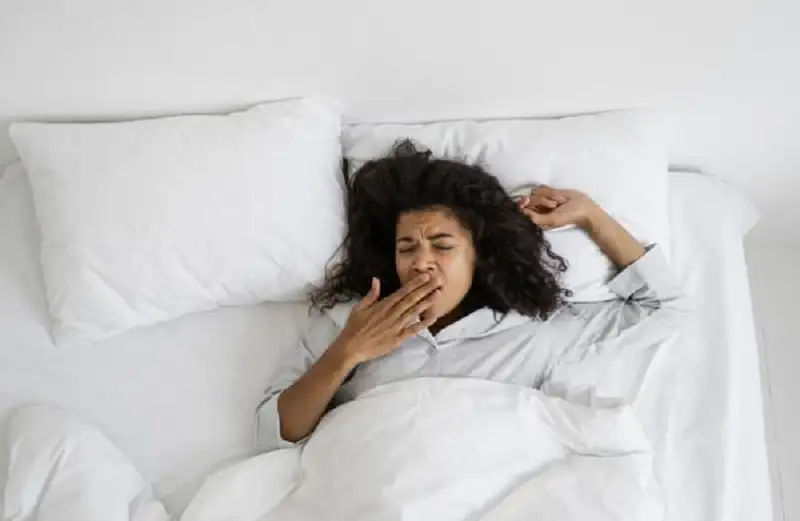 ما هو السبب وراء الاستيقاظ بطعم