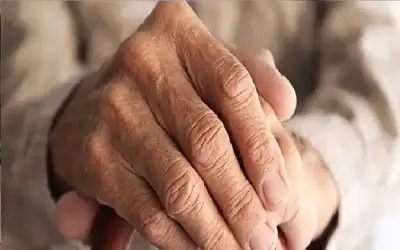 خبير يكشف عادات يومية لإبطاء الشيخوخة
