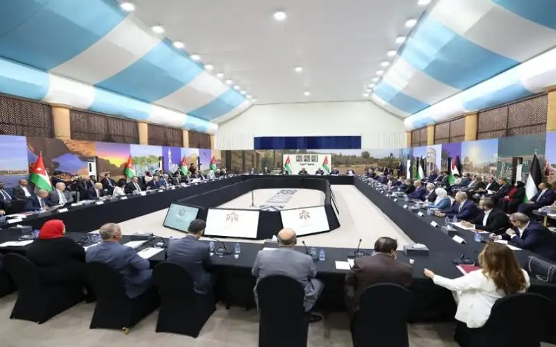 مجلس الوزراء يحيل مستو والعموش الى