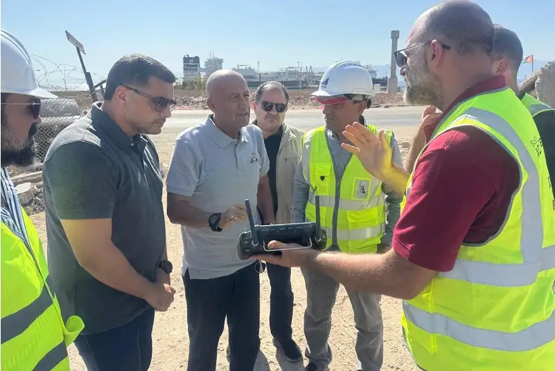 وزير المياه يطلع على سير الاعمال