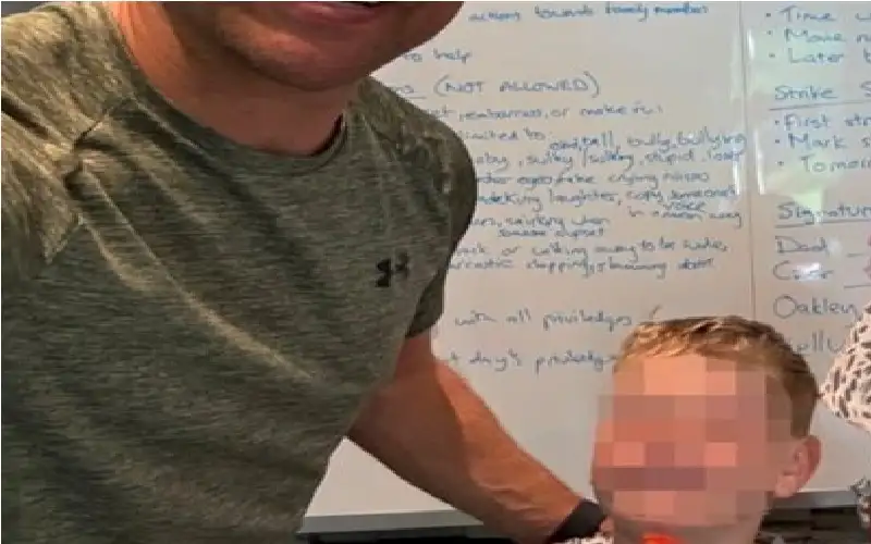 أب بريطاني يستبدل المدارس بالذكاء الاصطناعي