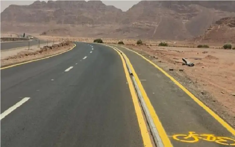 مسار خاص للدراجات الهوائية على طريق