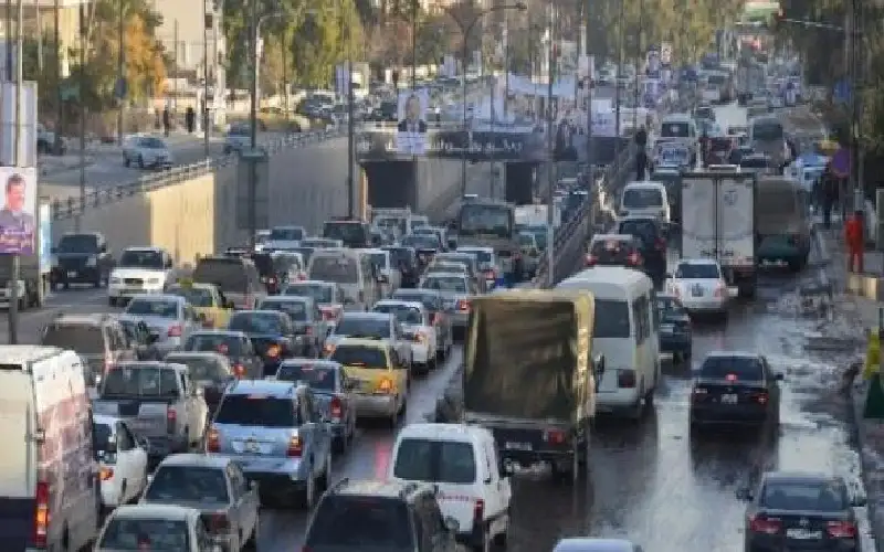 تعطل شاحنة داخل نفق صويلح يحدث