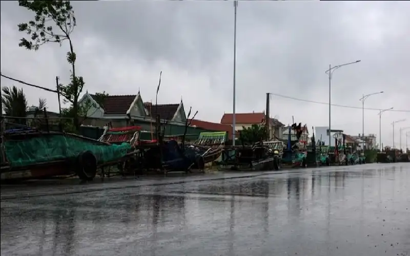 إعصار بوالوي في فيتنام يخلف قتيلين