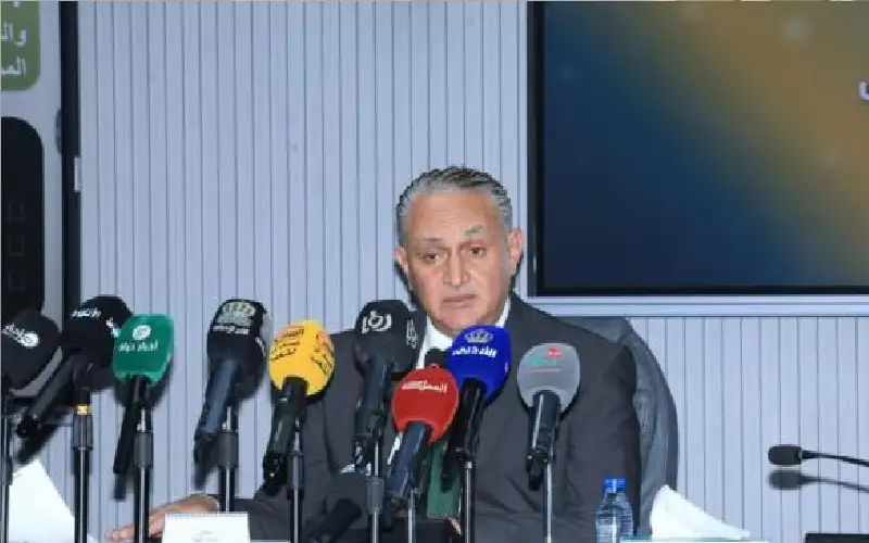 وزير البيئة عن القاء النفايات: من