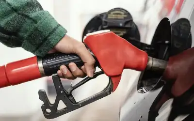 رفع أسعار البنزين والديزل في تشرين