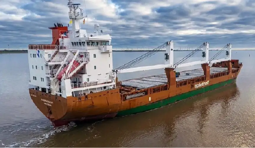 الحوثي تعلن استهداف سفينة في خليج