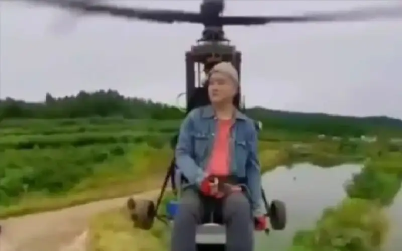 مروحية تتحول إلى كتلة نارية.. مؤثر