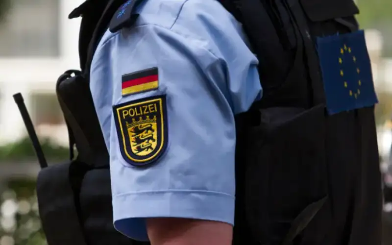 ألمانيا تعتقل 3 يشتبه بانتمائهم إلى