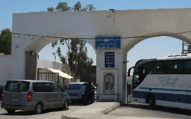 فتح حركة المسافرين عبر جسر الملك