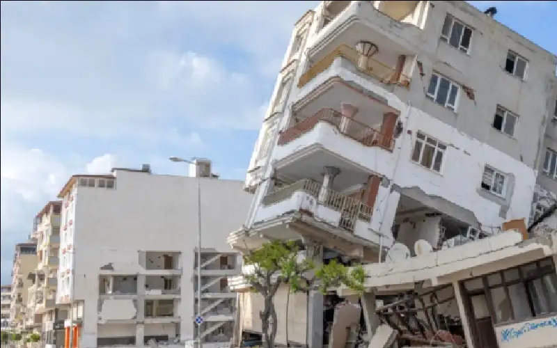 زلزال يضرب تركيا ويهز مبان في