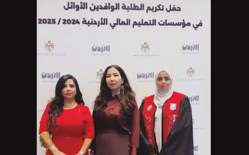 تكريم طالبتين وافدتين من عمان الأهلية