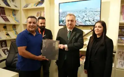 السفير العراقي لدى المملكة يزور معرض