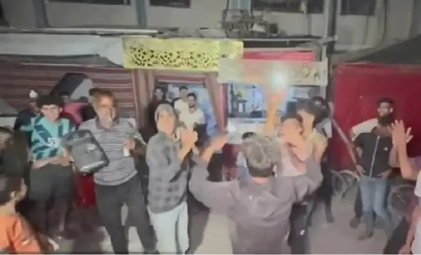 احتفالات في غزة بعد الموافقة على