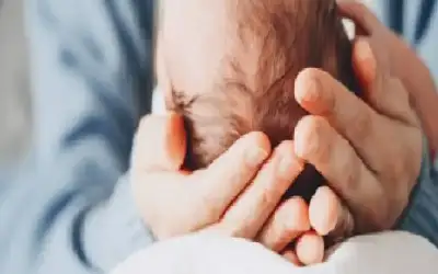 أم تلتقط سيلفي أثناء الولادة ثم