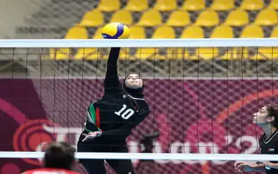 منتخب السيدات للكرة الطائرة يلتقي نظيره