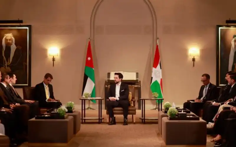 ولي العهد يلتقي الفائزين بجائزة الحسين