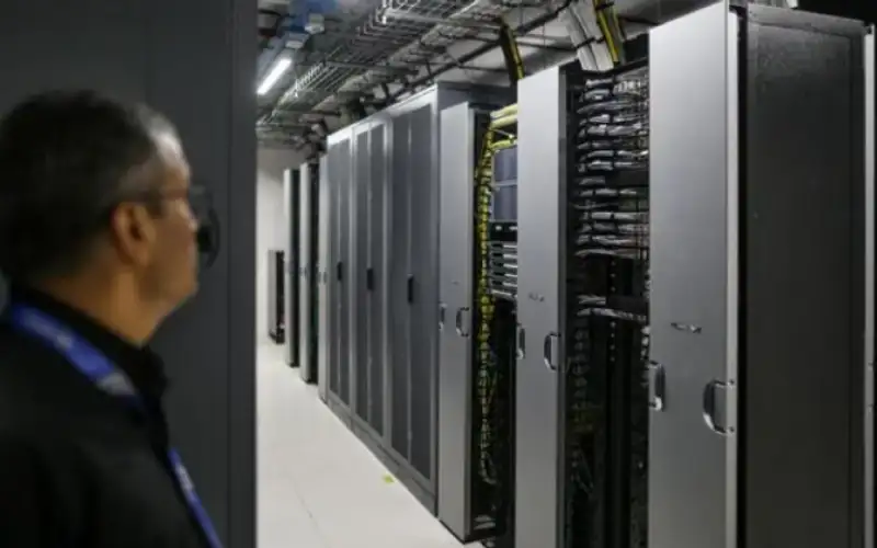 توتر تجاري يجمد توسع مراكز البيانات