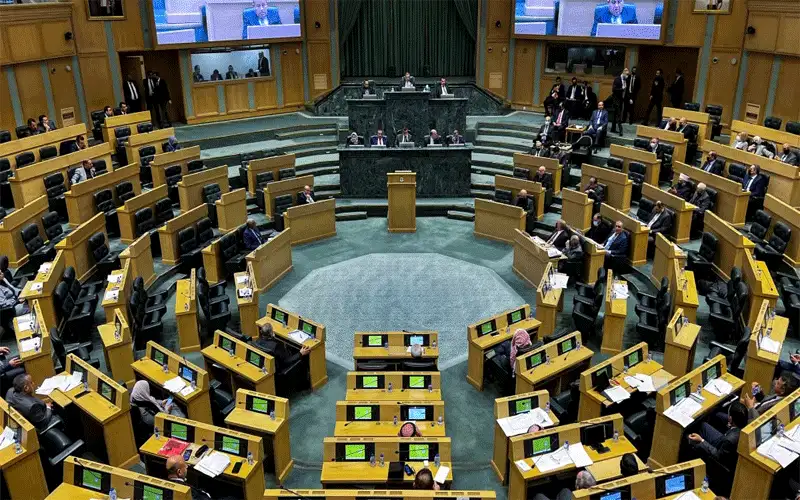 ديكور الديمقراطية .. لماذا نضيع الوقت