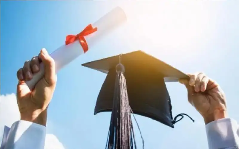 الطلبة الأوائل في امتحان الشامل 2025