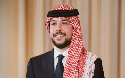 ولي العهد يلتقي الرئيس الفرنسي في