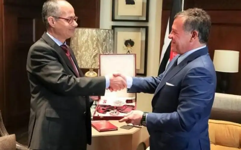 الملك: نفخر ونعتز بالعالم الأردني البروفيسور