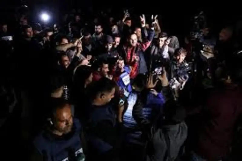 أهالي قطاع غزة يحتفلون باتفاق وقف