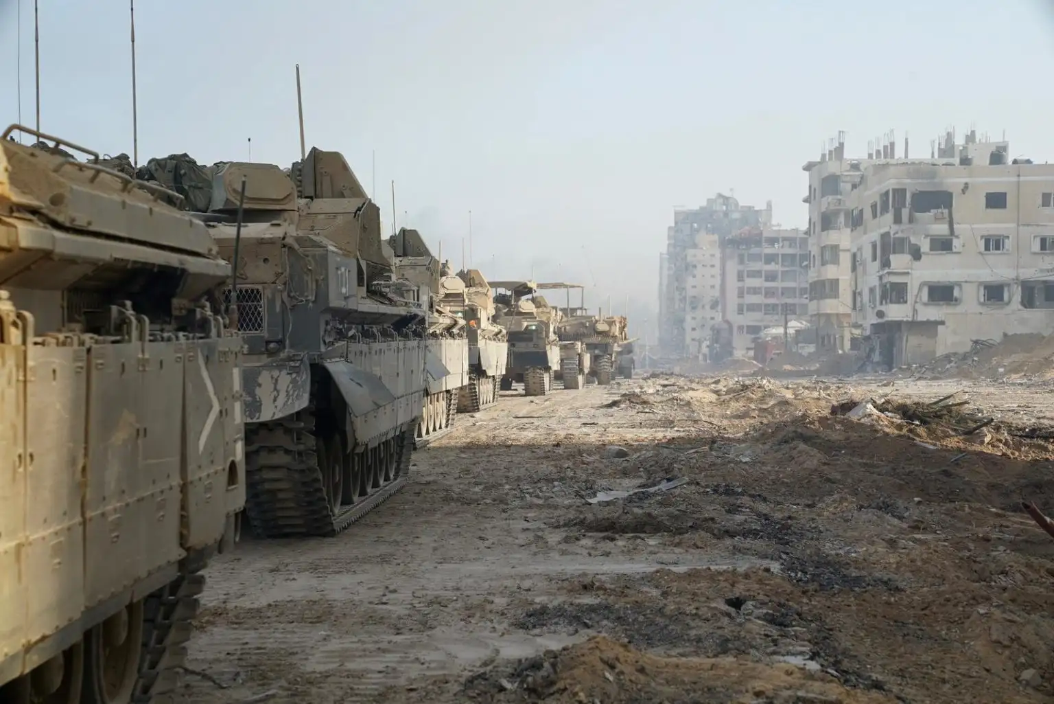 جيش الاحتلال ينسحب تدريجيا داخل قطاع