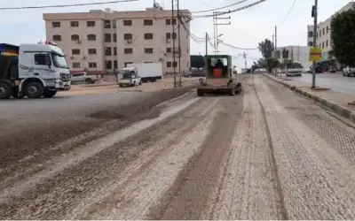 بلدية إربد تواصل تنفيذ خطتها لتعبيد