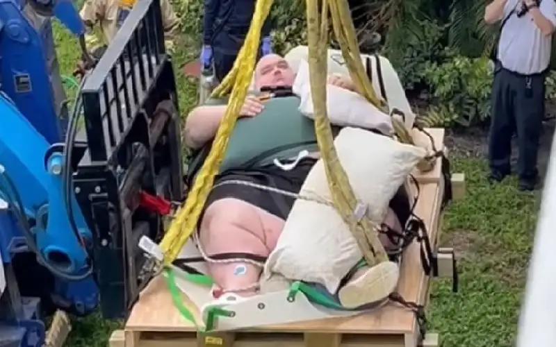 إنقاذ يحبس الأنفاس لشخص يقترب من