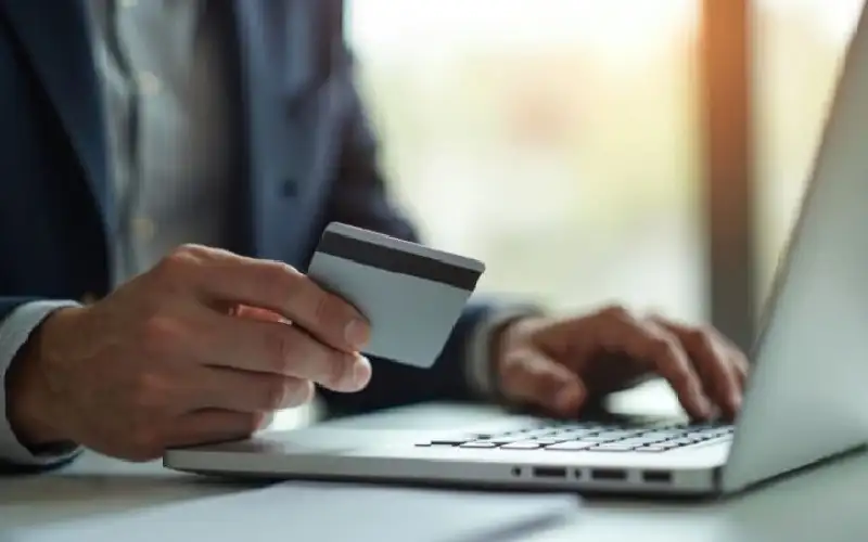 عملية احتيال غريبة.. قروض بمئات الآلاف