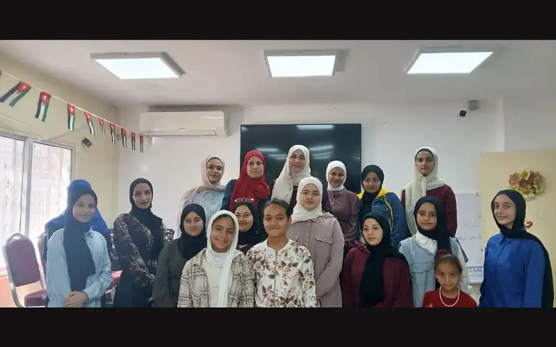 مركز شابات الوسطية ينفذ نشاط تعريفيا