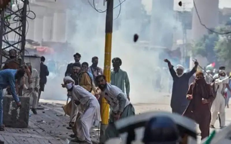 اشتباكات عنيفة بين أفغانستان وباكستان على