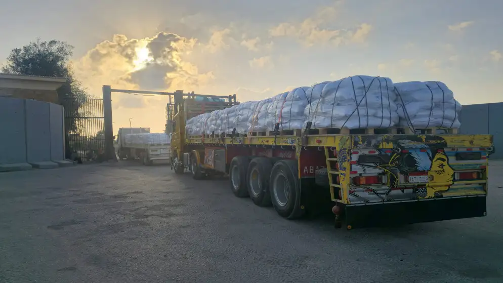 بدء دخول المساعدات الإنسانية إلى غزة