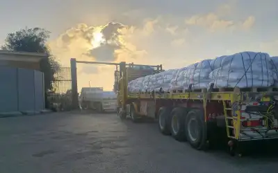 بدء دخول المساعدات الإنسانية إلى غزة