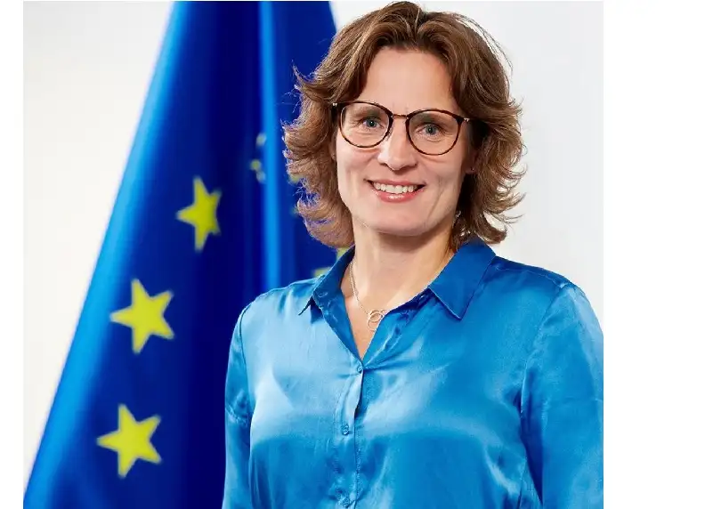 وزير المياه والري يبحث مع المفوضة