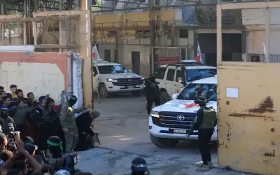 حماس تسلم 20 محتجزا إسرائيليا إلى