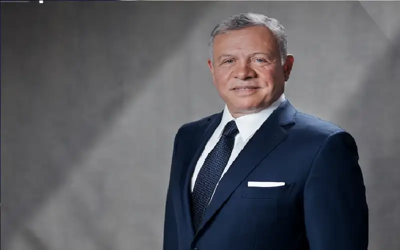 الملك يغادر إلى مصر للمشاركة في