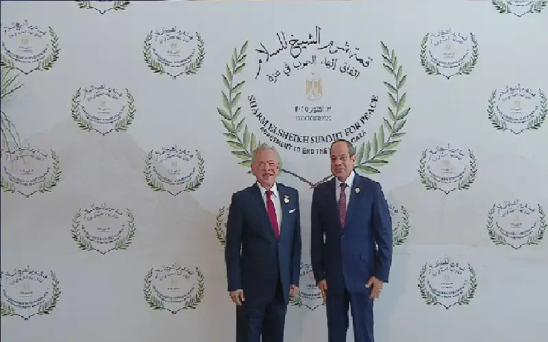 الملك يصل مقر قمة شرم الشيخ