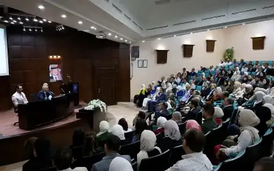 رئيس عمان الأهلية يلتقي أعضاء الهيئة