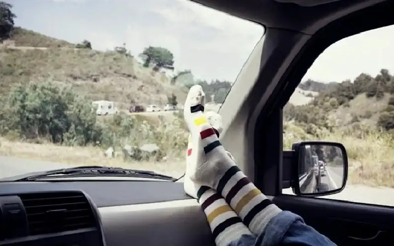 أطباء ينصحون ركاب السيارات: احذروا هذه